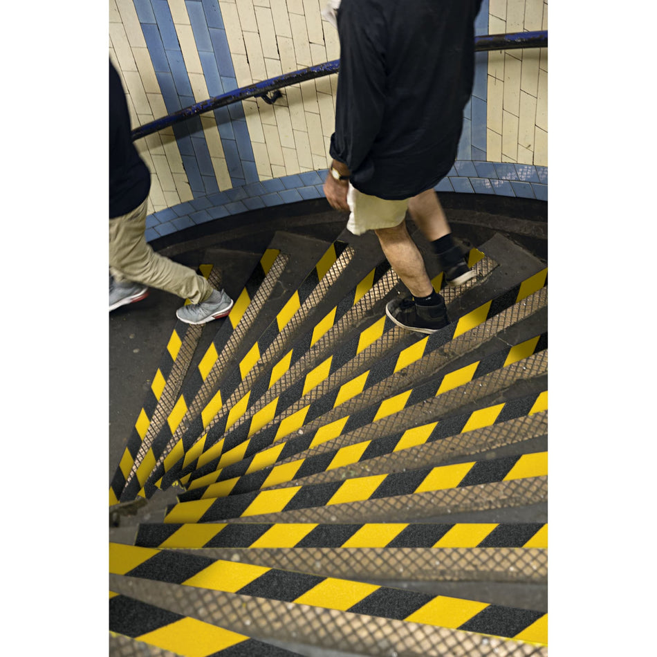 Rollo de cinta antiderrapante ama/negra c/abrasivo 18 m